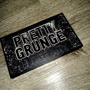Huda Beauty “Pretty Grunge” Sephora Exclusive Eyeshadow Palette